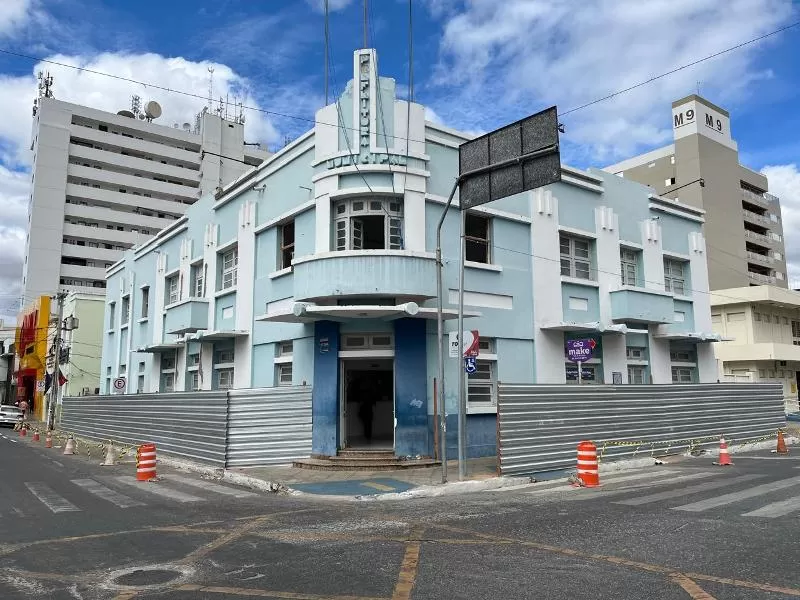 Prefeitura de Patos mantém atendimento ao público durante reforma do prédio