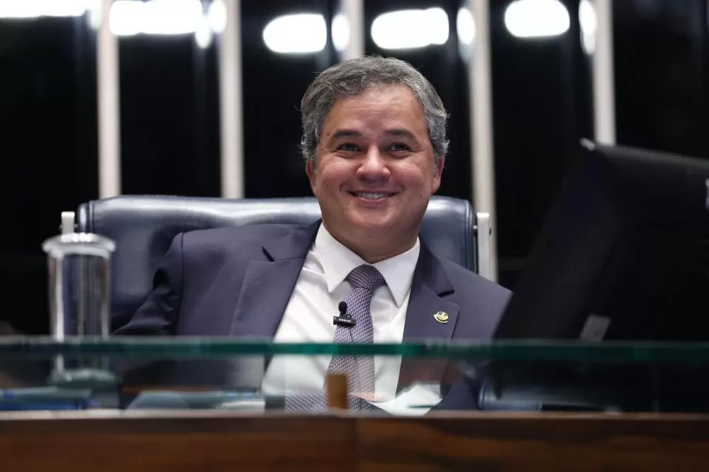 Efraim recusa convite de Queiroga e reafirma permanência no União Brasil