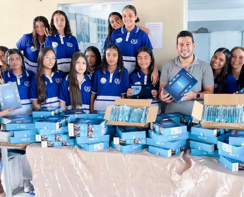 São José dos Ramos inicia segundo semestre letivo com entrega de tablets nas escolas municipais