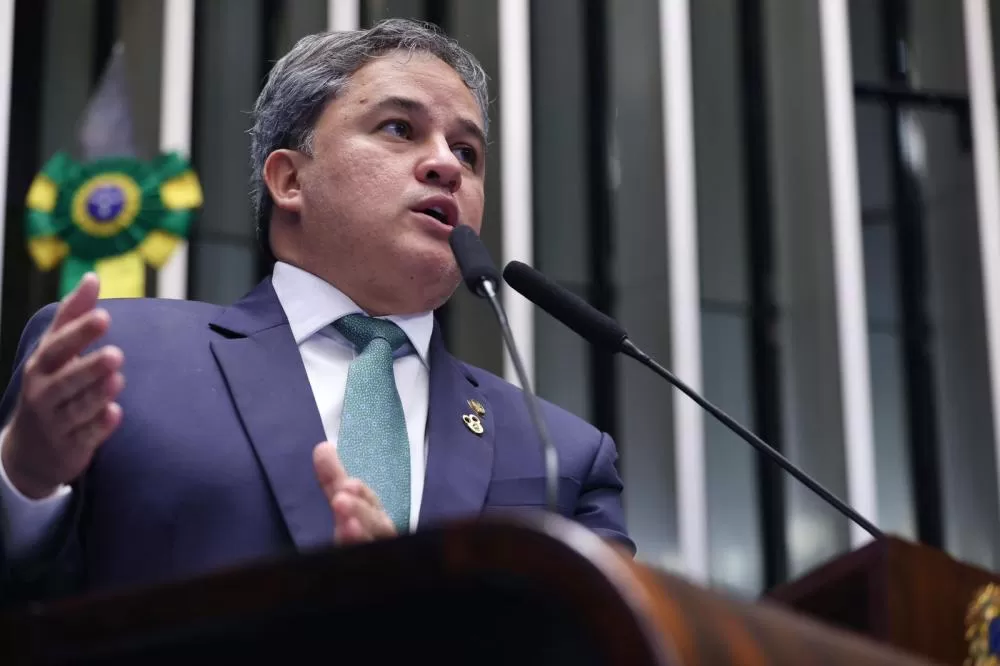 'Sem atalhos para irresponsabilidade': Parecer de Efraim evita votação de projeto que afrouxa regras fiscais e recebe elogios em plenário