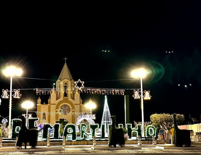Iluminação natalina de Barra de Santa rosa atrai milhares de pessoas para passeios noturnos