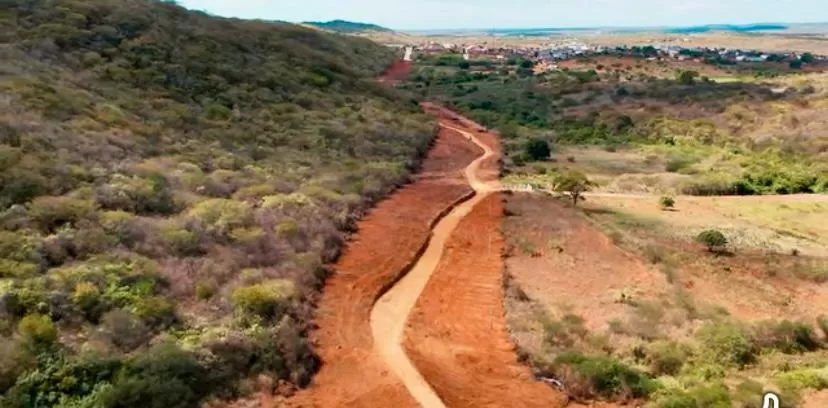 Obra de pavimentação asfáltica entre Cacimbas e Passagem avança com ritmo acelerado