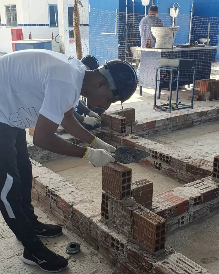 Prefeitura de Caldas Brandão e SENAI abrem inscrições para curso de Pedreiro