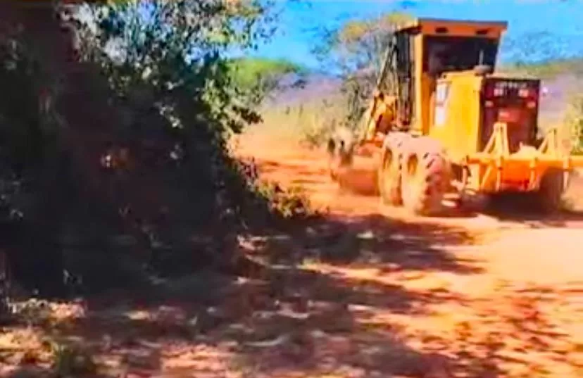 Cachoeira dos Índios intensifica recuperação de estradas na zona rural
