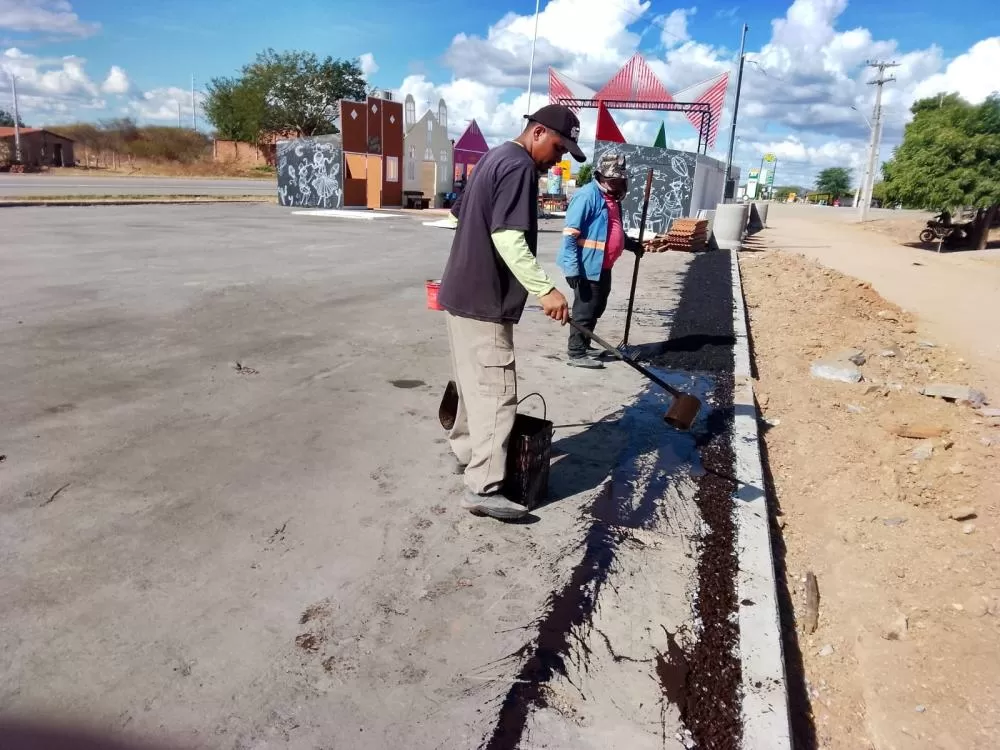 Prefeitura de Patos intensifica ações de infraestrutura e prepara espaço para o Festival da Galinha de Capoeira