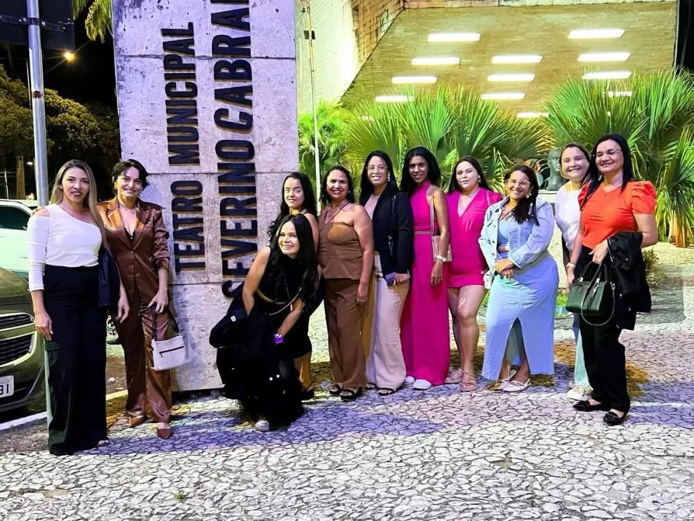 Prefeitura de Barra de Santa Rosa leva alunas da Oficina de Teatro para vivência artística marcante