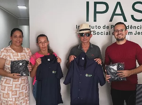 Instituto de Previdência de Bom Jesus entrega novo fardamento a servidores