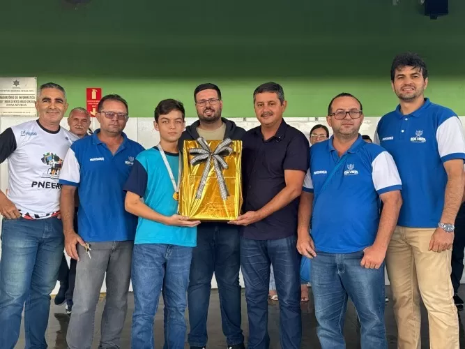 Prefeitura de Boa Vista premia aluno medalhista de ouro na Olimpíada Brasileira de Matemática