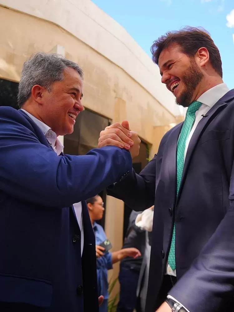 Senador Efraim Filho participa de solenidade que concede título de cidadão pessoense ao prefeito de Campina Grande