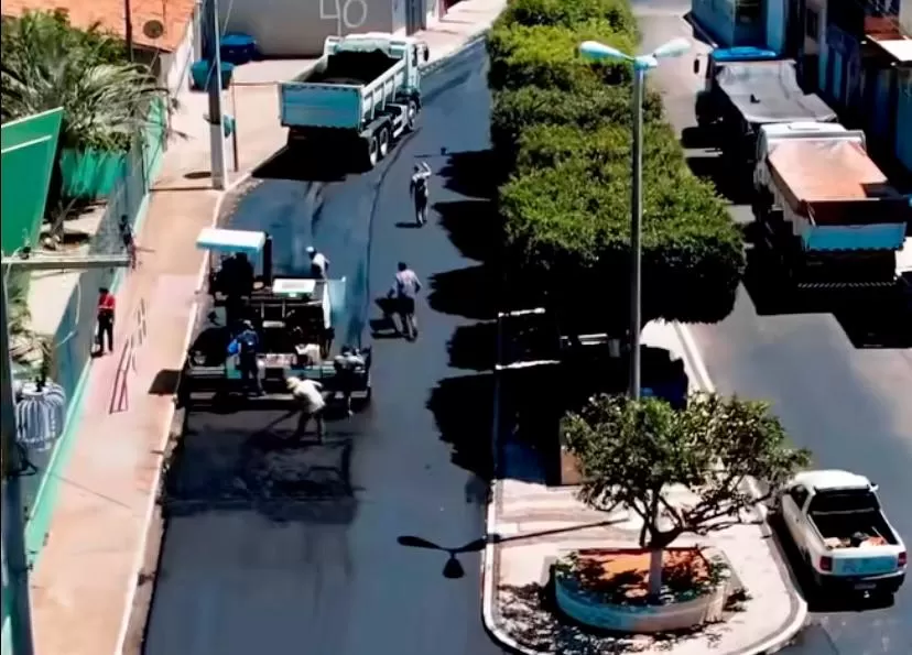 Prefeitura de Cacimbas leva asfalto e transforma a cidade