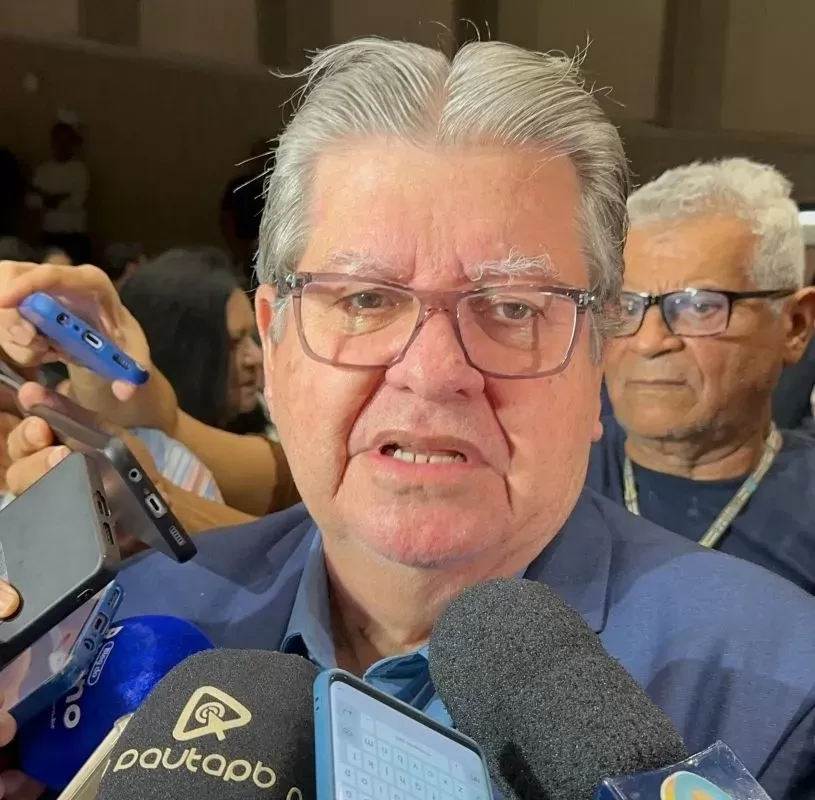 Governador recebe alta hospitalar e se recupera em casa