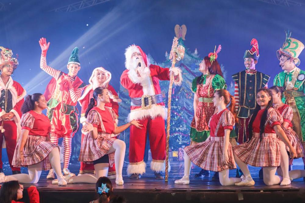 Natal Mágico em Cabedelo proporciona magia, teatro e dança na Praça Getúlio Vargas