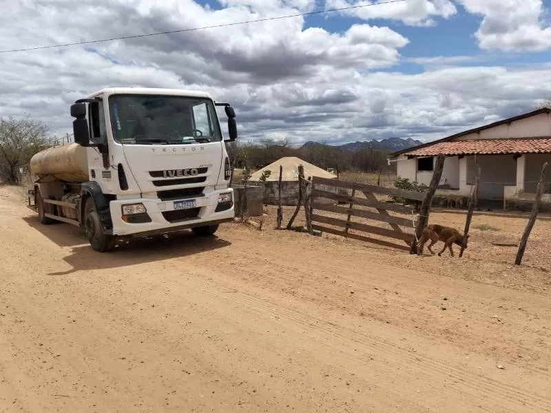 Prefeitura de Patos retoma abastecimento de água na zona rural