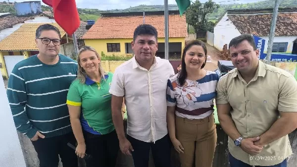 Serraria abre Semana da Pátria com hasteamento dos pavilhões