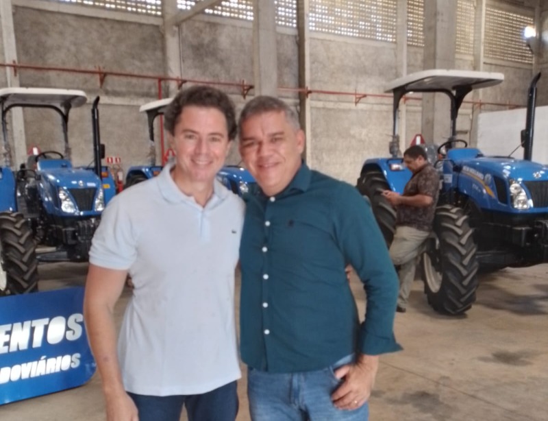 Diamante recebe novo trator agrícola