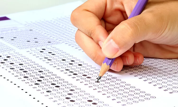 Concursos em duas cidades paraibanas oferecem 140 vagas e salários de até R$ 3,9 mil