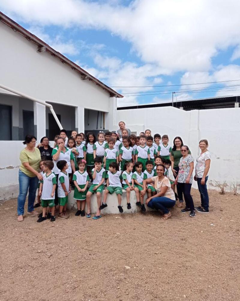 Prefeitura de Barra de Santa Rosa distribui novo fardamento para os alunos da rede municipal.