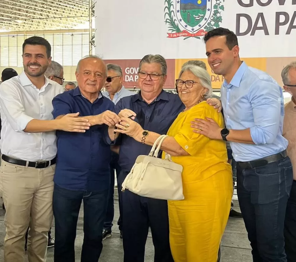 Emas é contemplada com novo ônibus escolar e outros investimentos do Governo do Estado