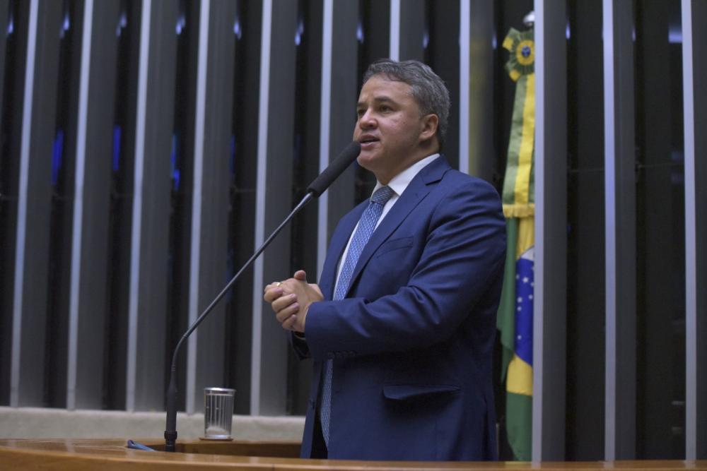 Em Brasília “É a força do povo que nos faz gigante”, diz Efraim em discurso de despedida na Câmara dos Deputados