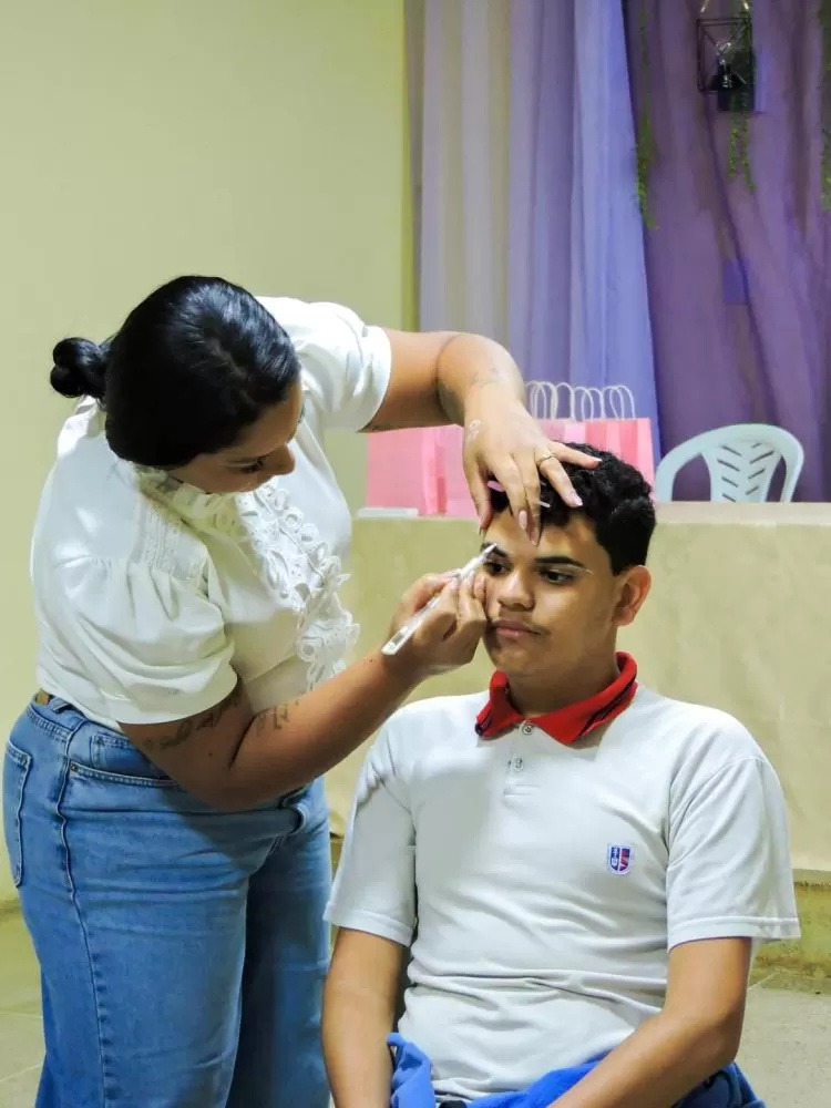 Prefeitura de Zabelê promove curso de Design de Sobrancelha na Semana da Juventude