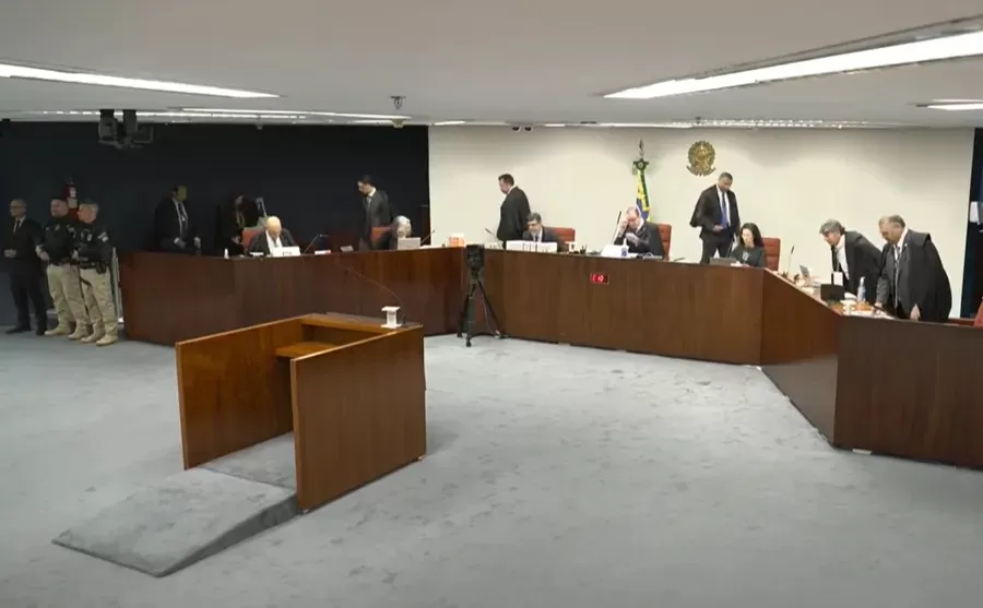 STF retoma julgamento de Bolsonaro com voto de Luiz Fux