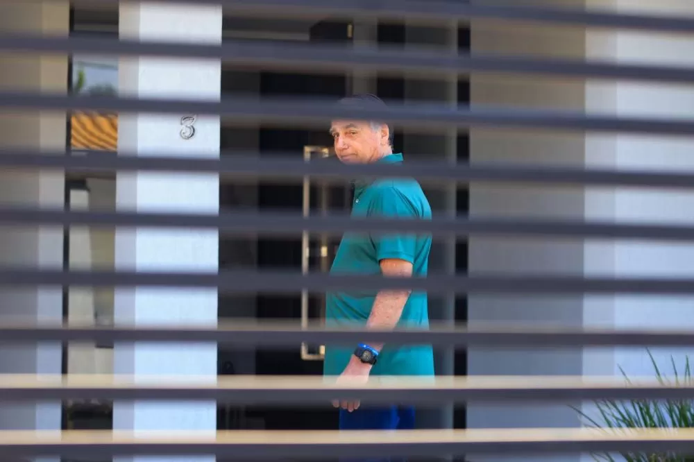 Por maioria, STF condena Bolsonaro a 27 anos e 3 meses de prisão