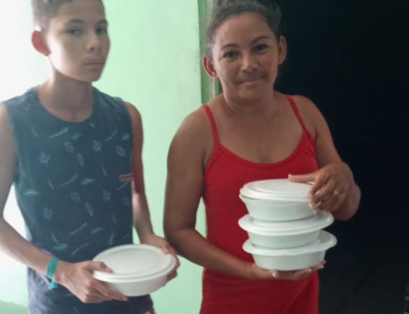 Prefeitura de São José do Bonfim realizou entrega de quentinhas para famílias do município