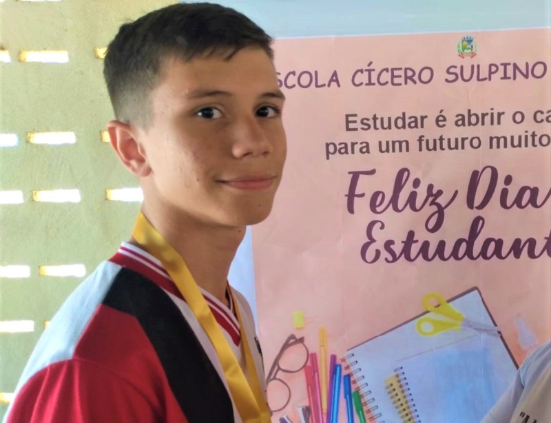 Aluno de Quixaba ganha medalha de prata na Olimpíada Brasileira de Matemática onde deixa em destaque escola municipal