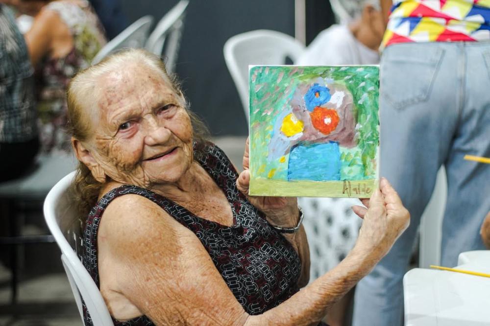 Prefeitura de Malta realiza oficina de pintura com grupo de idosos do SCFV