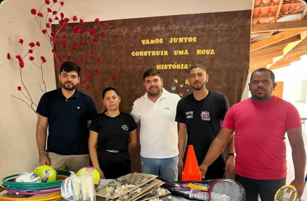 Prefeitura de Diamante entrega materiais esportivos para escolas municipais