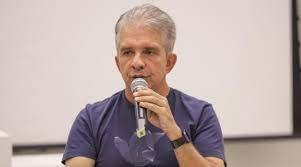 Prefeito de Patos exonera cargos comissionados e suspende contratos