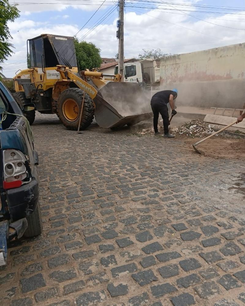 Prefeitura de Cachoeira dos Índios realiza mutirão de limpeza no Distrito de Balanço