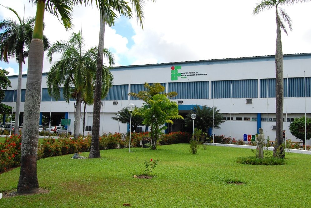 IFPB abre concurso com 43 vagas para professor efetivo e salários de até R$ 13,2 mil