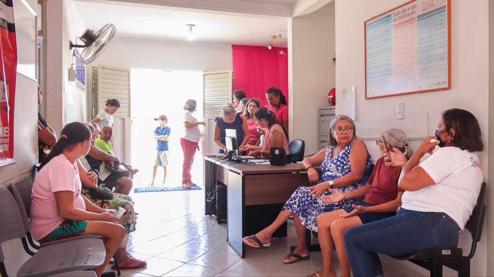 Passagem inicia atividades do Outubro Rosa com atendimentos médicos