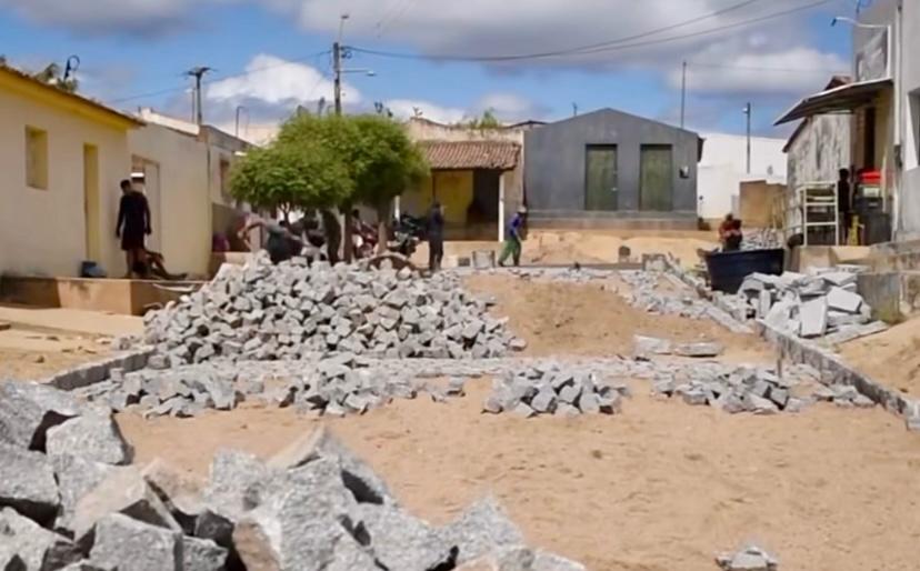 Barra de Oitis recebe calçamento histórico em Diamante