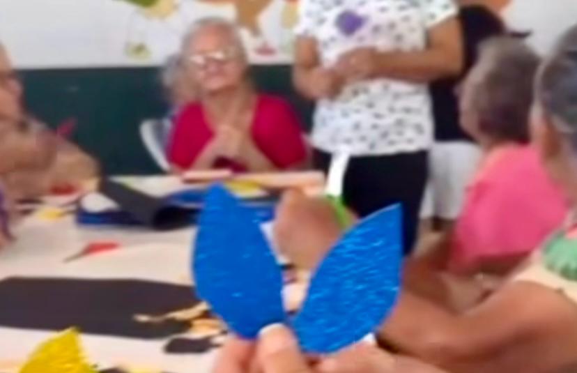 Cachoeira dos Índios promove oficina de flores artesanais para idosos