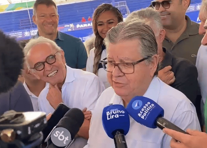 João Azevêdo responde provocação de Cícero Lucena sobre voto para o Senado