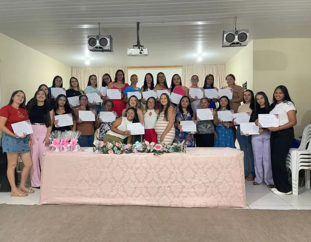 Prefeitura de São Sebastião do Umbuzeiro encerra Outubro com entrega de certificados do curso de informática