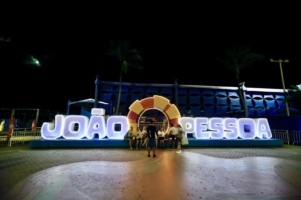 Prefeitura de João Pessoa reforça campanha Novembro Azul com iluminação especial em pontos da cidade