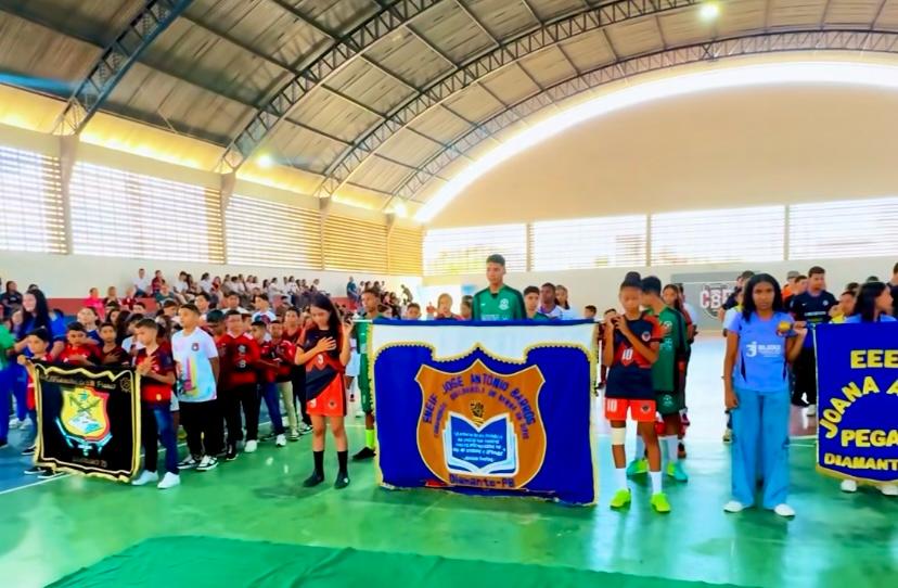 Diamante abre os Jogos Escolares Municipais 2025 com desfile de cores, alegria e união