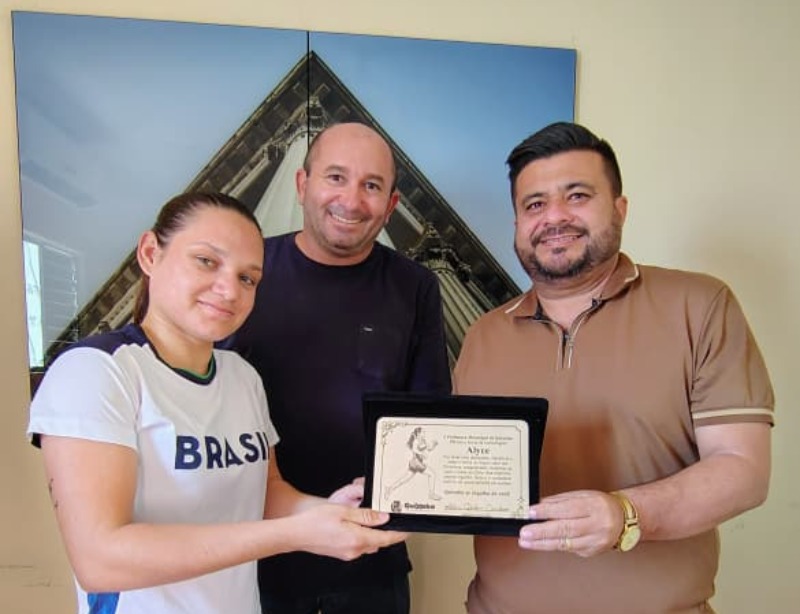Prefeitura de Quixaba homenageia a atleta Alyce Medeiros por conquistas no Parapan-americano
