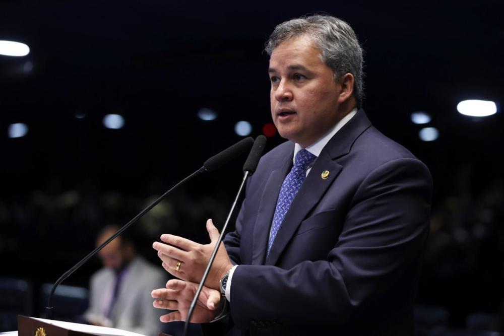 Senador Efraim Filho é eleito o melhor senador do Brasil pelo Ranking dos Políticos 2025