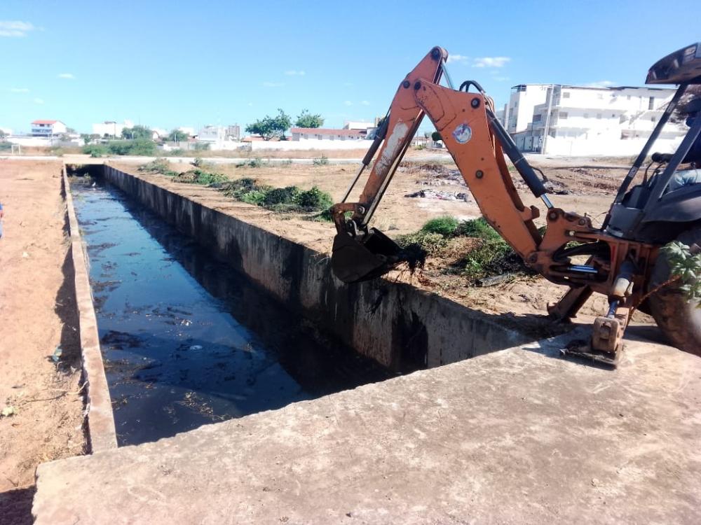 Prefeitura de Patos intensifica ações de infraestrutura e limpeza em diversos pontos da cidade