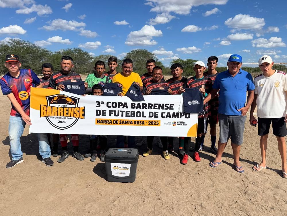 Prefeitura de Barra de Santa Rosa entrega kits esportivos aos times da 3ª Copa Barrense de Futebol de Campo