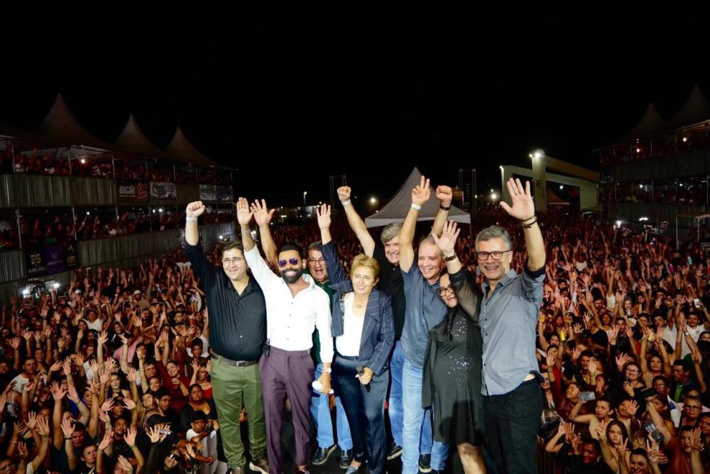 Nabor prestigia aniversário de Uiraúna e reconhece força da gestão Leninha Romão