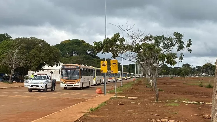 Golpistas são tirados de acampamento no DF;