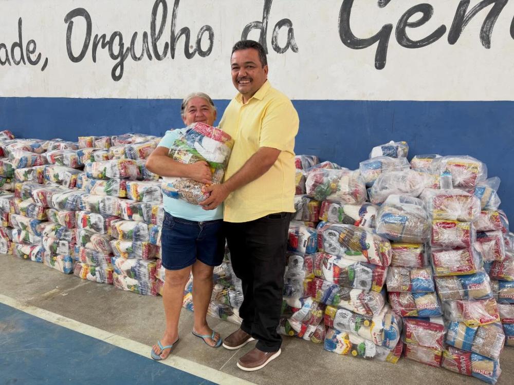 Barra de Santa Rosa realiza entrega de cestas natalinas à população