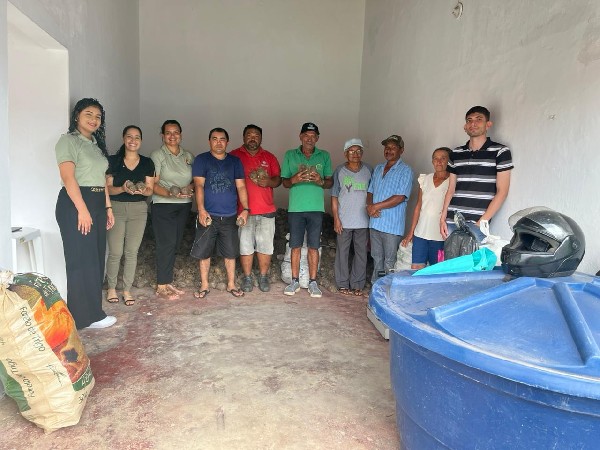 Prefeitura de Serraria distribui 5 mil sementes de inhame-cará em parceria com a Colônia de Pescadores