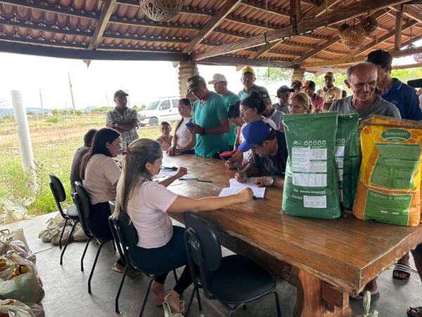 Prefeitura de Bom Jesus inicia entrega de sementes e reforça apoio ao homem do campo