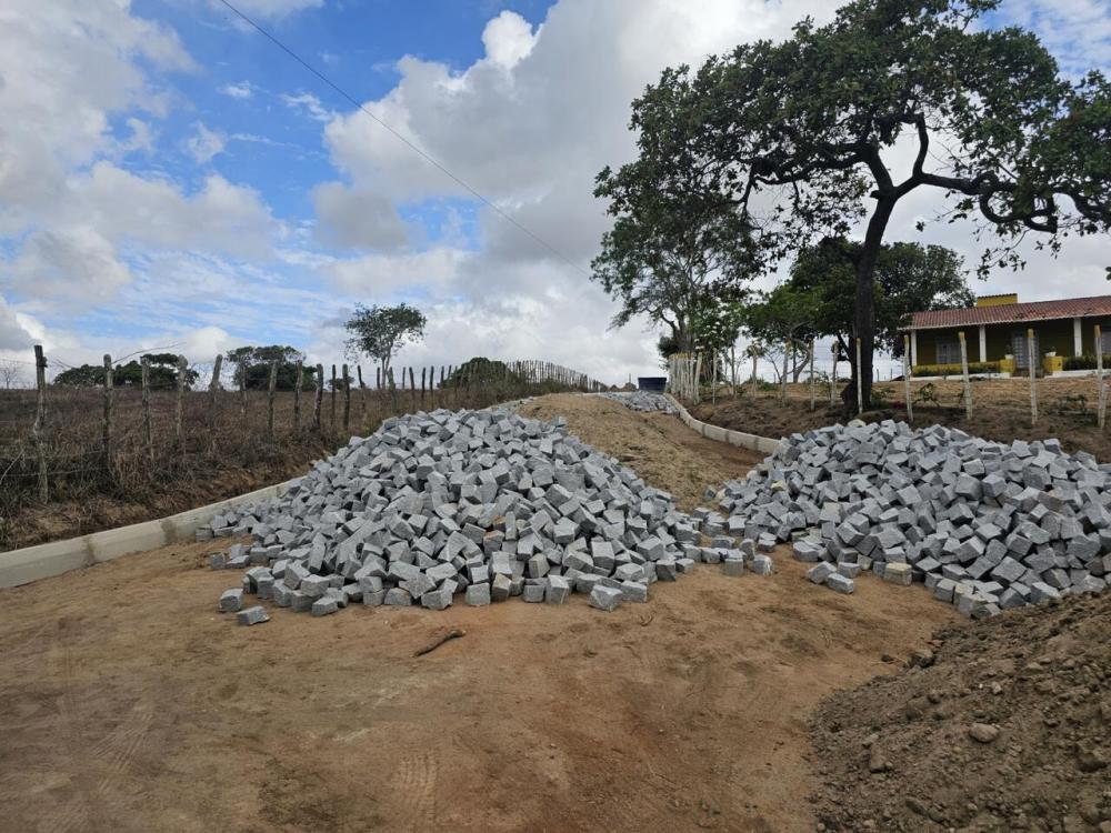 Prefeitura de Araruna inicia pavimentação da Ladeira 1 de acesso à comunidade Cacimba do Gado